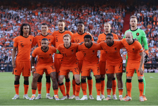 谦逊与热情,交织的足球,之夜,7m体育比分,体育赛事比分,足球篮球比分,赛事即时比分,体育数据