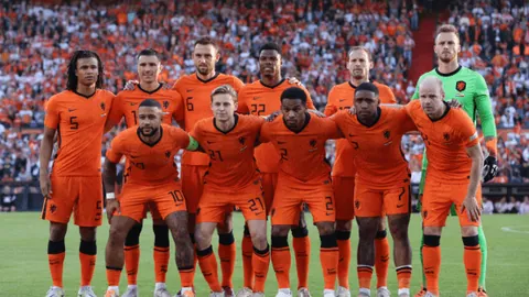 2月6日：谦逊与热情交织的足球之夜